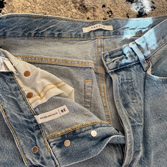 Pacsun distressed Women’s Jeans High Waisted -tag size 28 - Picture 3 of 3